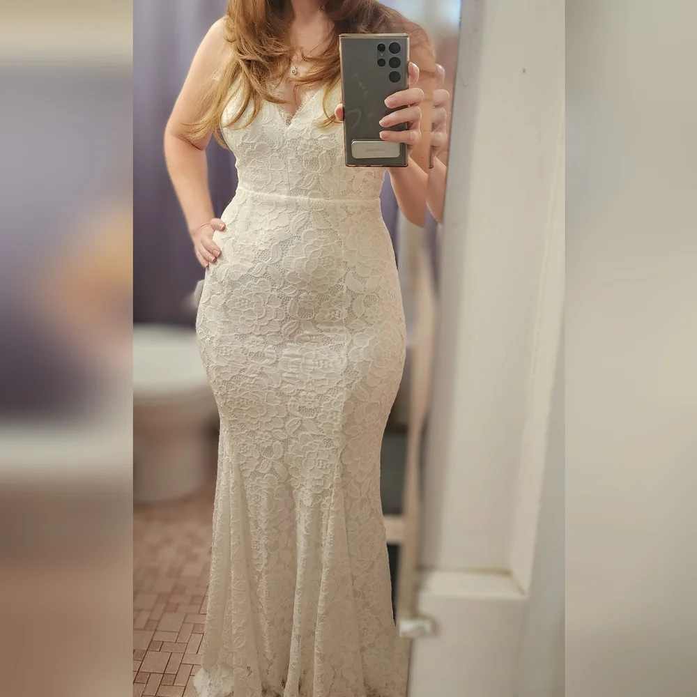 Lace Me Tell You Wedding Dress - Picture 5 of 6